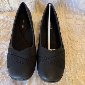 Easy Spirit Black Slip-On Crossover Flats #551
